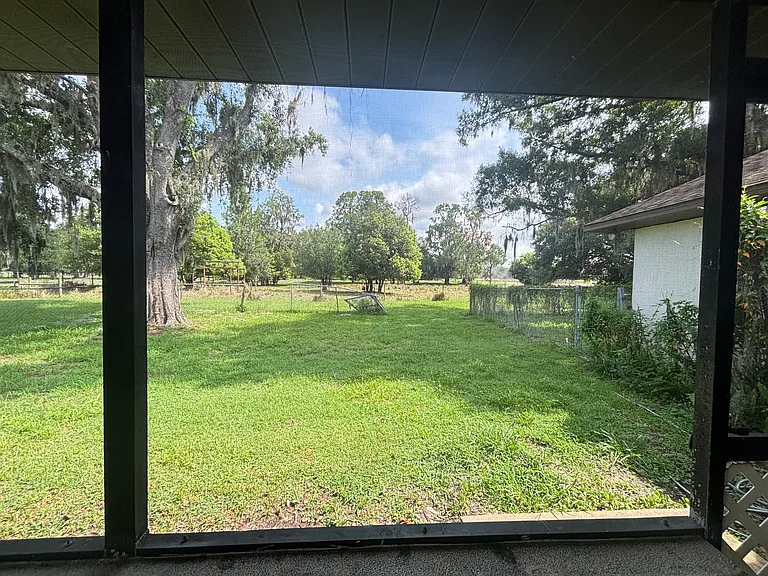 220 E 60th Hwy — Photo 18