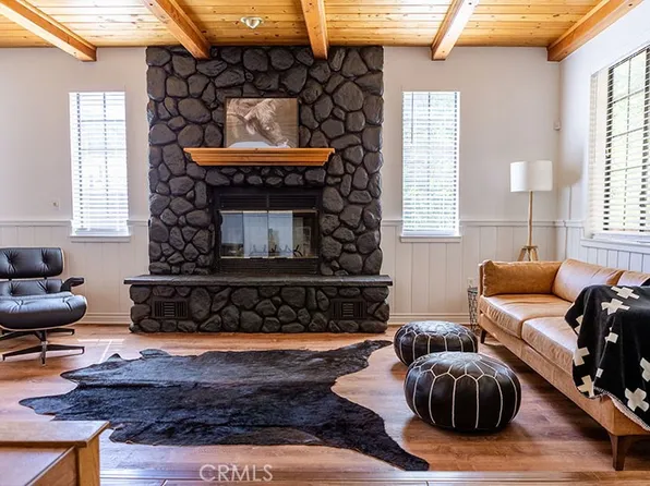 1075 Rivera Dr, Wrightwood, CA 92397