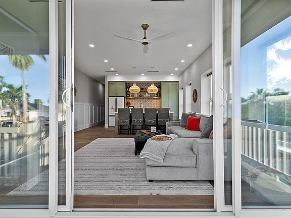 3rd image of 211 W Mesquite St #B