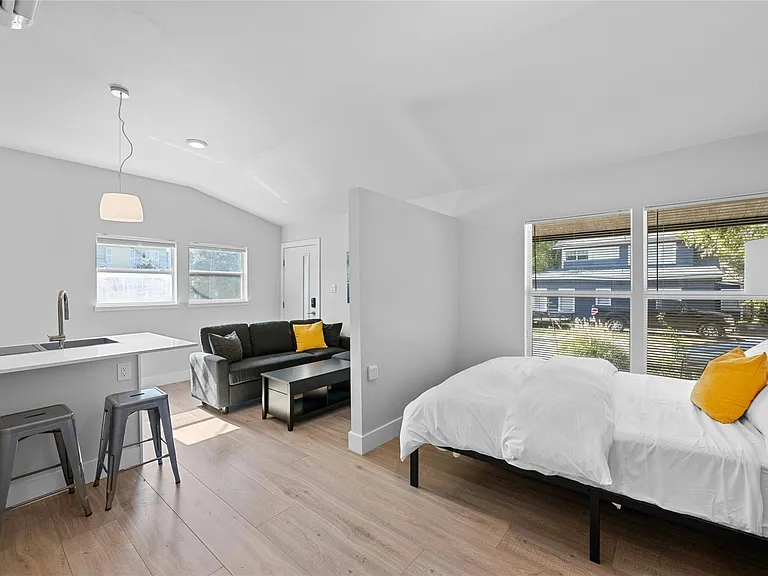 2201 Leon St #D — Photo 17
