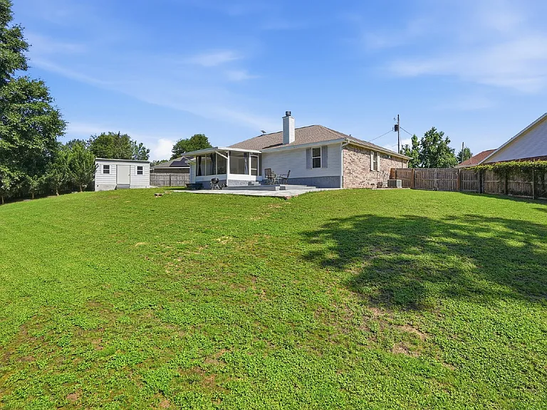 4761 Connor Dr — Photo 31