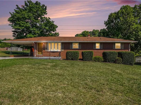 107 Hilltop Rd, Thomasville, NC 27360