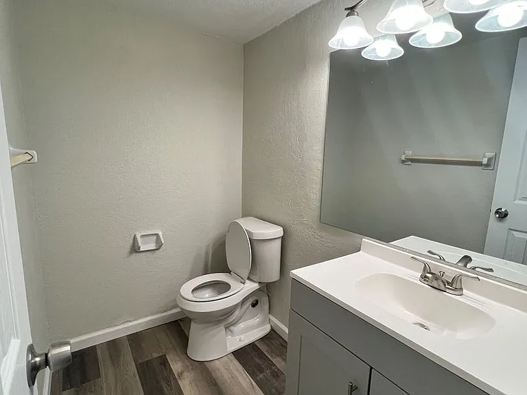 400 El Camino Dr #123 — Photo 4