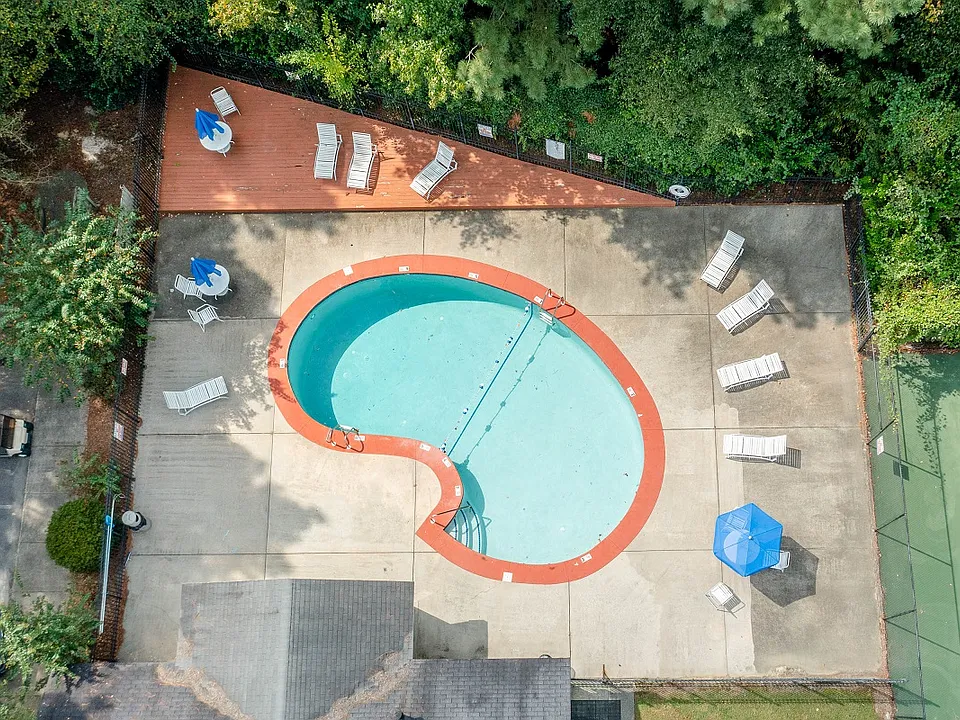 Keswick Apartments