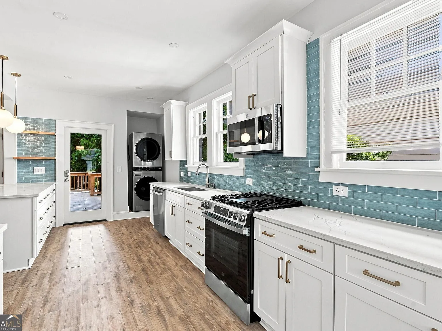 3 bed, 2.0 bath, 2500 sqft, $5,995 — Photo 4