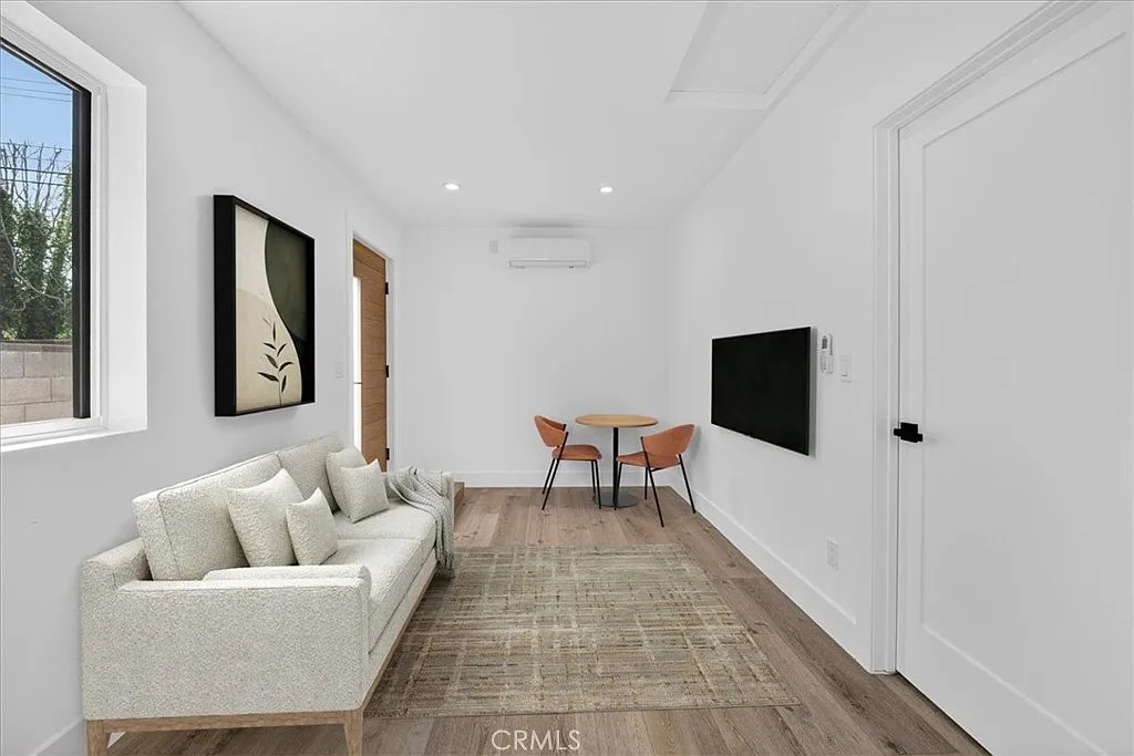 1 bed, 500 sqft, $2,145 — Photo 3