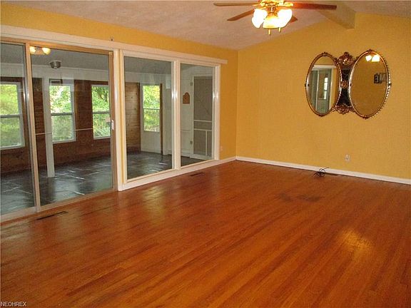 3rd image of 6 Foxhill Dr