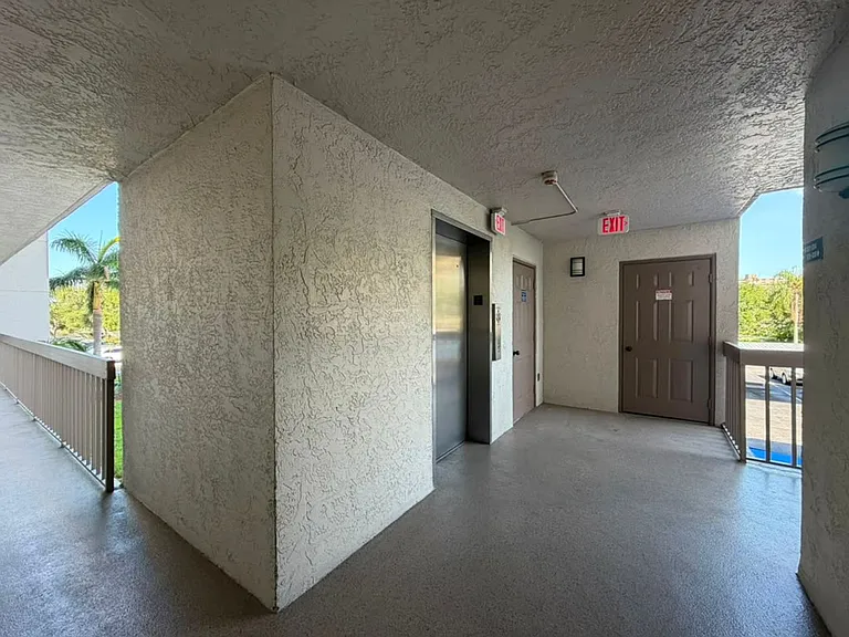 1324 Pasadena Ave S #206 — Photo 37
