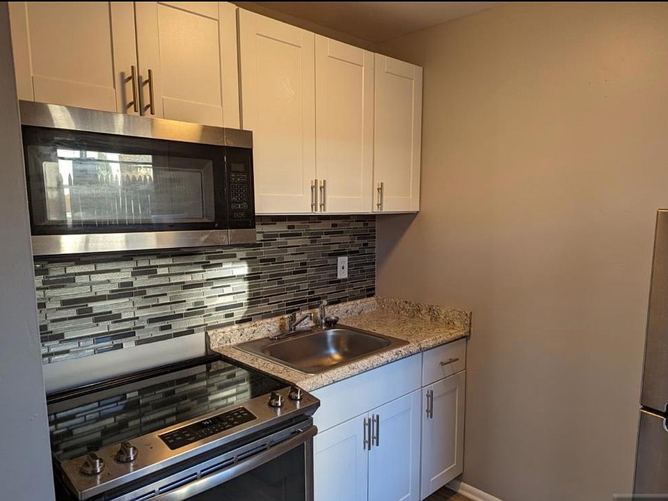 1st image of 257 Essex St APT 3