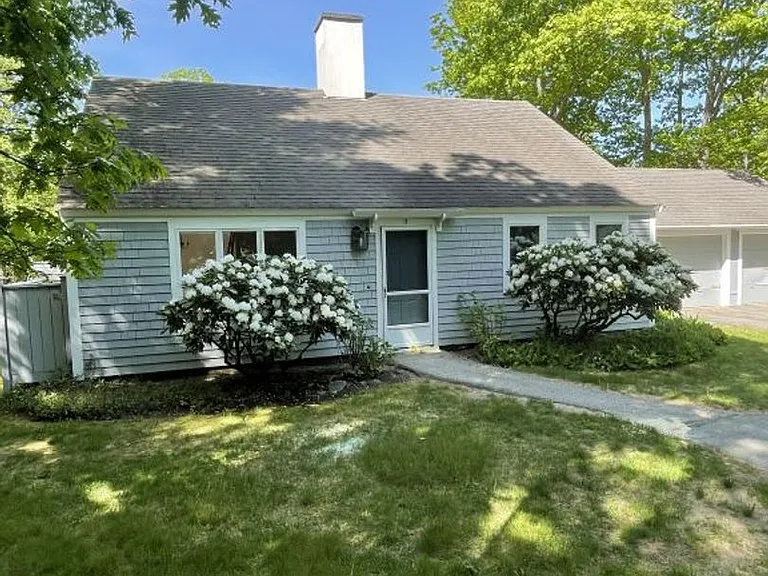 9 & 11 Oakview Dr. — Photo 1