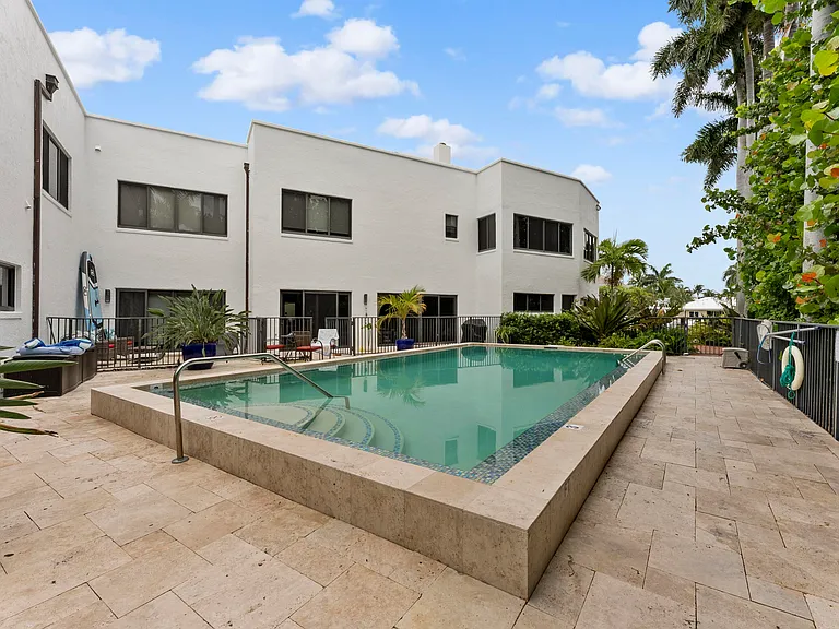 1121 Bel Air Dr #4 — Photo 35