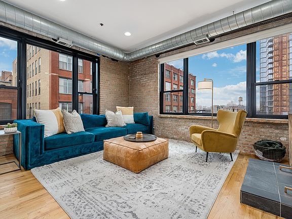 4th image of 1118 W Fulton Market APT 403