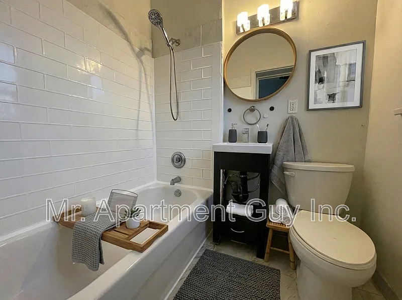 1 bed, 1.0 bath, $1,395 — Photo 2