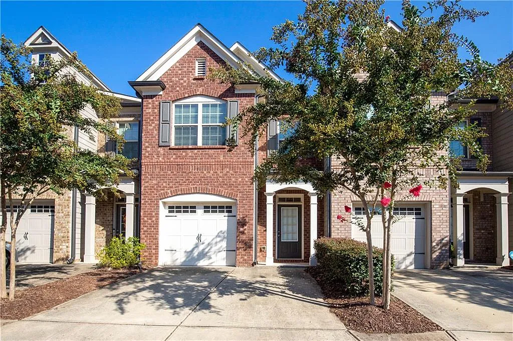 3 bed, 2.5 bath, 1776 sqft, $1,950 — Photo 2