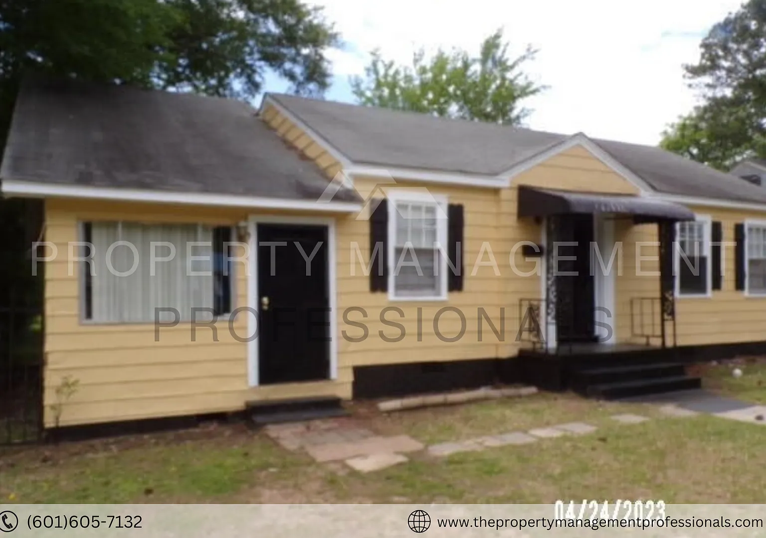 Enchanting 1940's Vintage Home Near Jackson State University — Photo 3