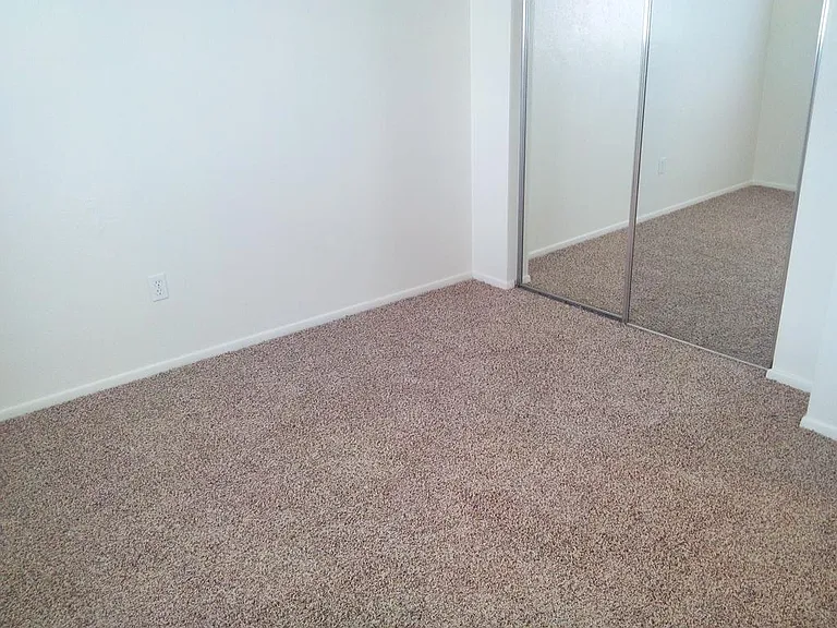 4745-4747 4749 4751 Oberlin Avenue Lorain Oh #4405 — Photo 4