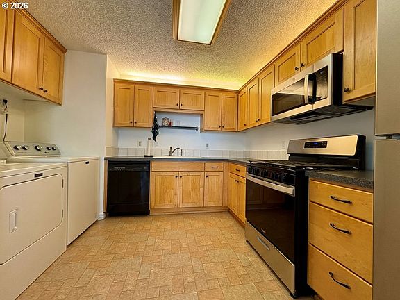 4th image of 5590 SW Murray Blvd