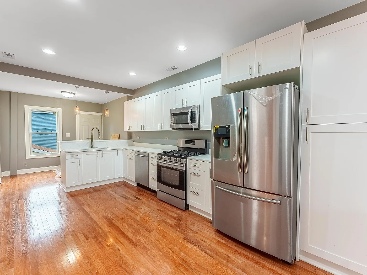 2 bed, 1000 sqft, $2,000 — Photo 3