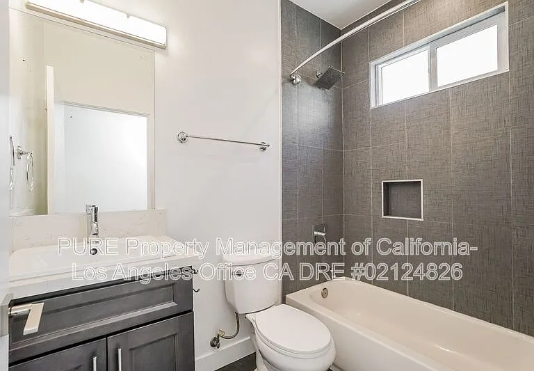 1340 N Kenmore Ave — Photo 17
