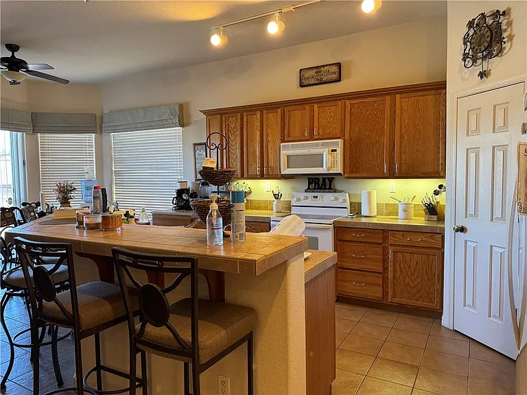 2853 Esmerelda Dr — Photo 7