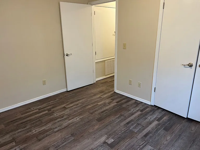 608 Rolling Hills Dr — Photo 9