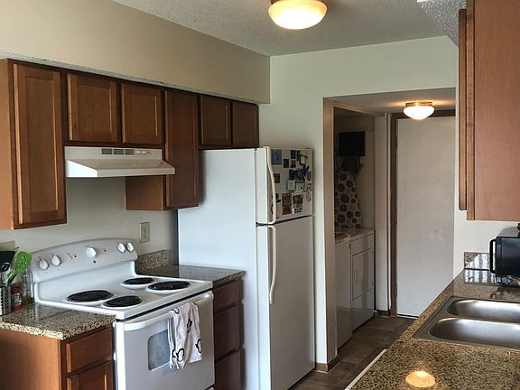 3rd image of 2707 N Everbrook Ln