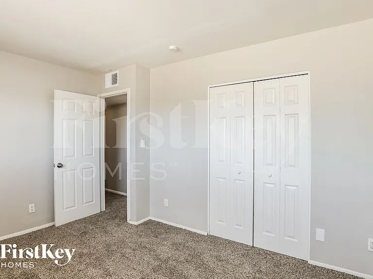 2114 W Sunnyside Dr — Photo 12