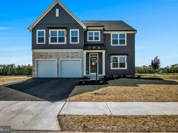 524 Coral Bells Dr, Mechanicsburg, PA 17055