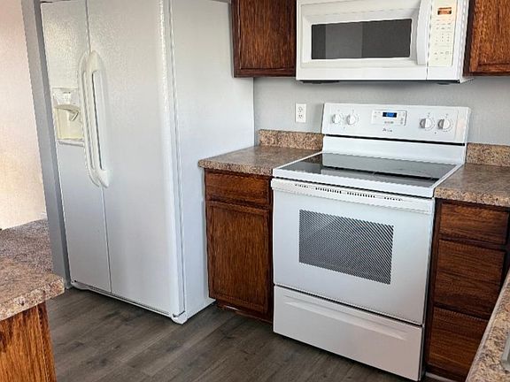 5th image of 16015 Greenleaf St