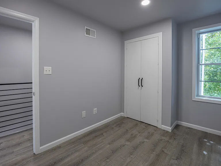 574 E Herman St — Photo 27