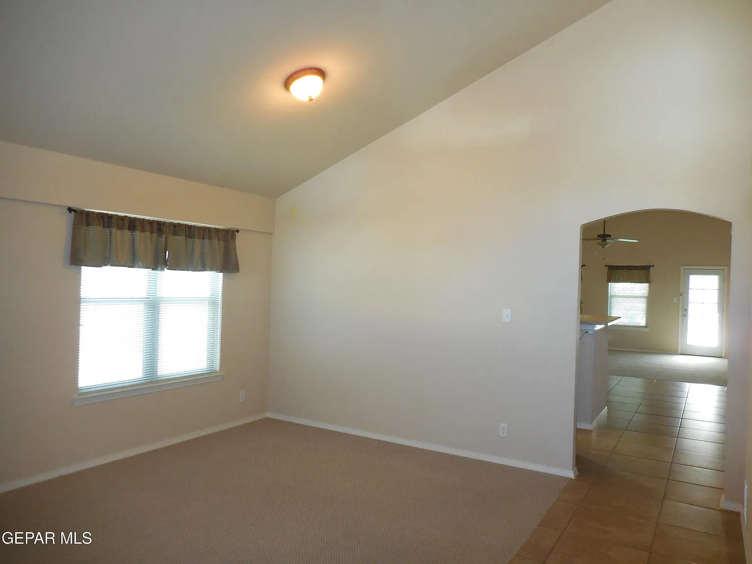 3 bed, 2.0 bath, 1907 sqft, $1,700 — Photo 4