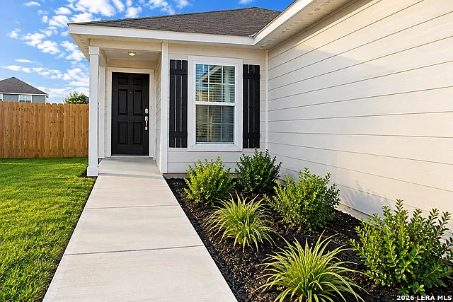 3 bed, 2.0 bath, 1336 sqft, $1,650 — Photo 3