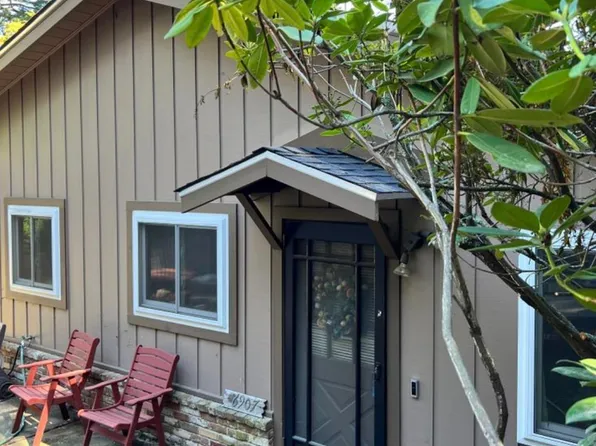 6907 Chambers Dr, Oakland, CA 94611