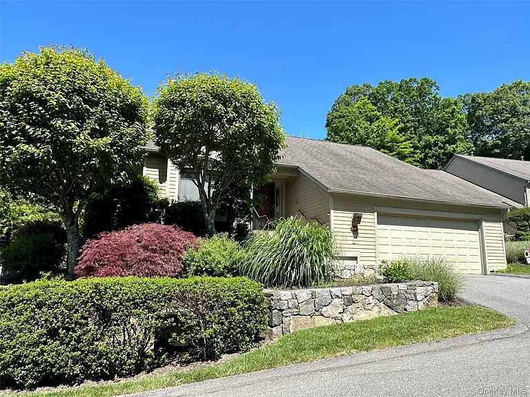 848 Heritage Hls — Photo 1