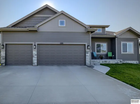 13505 S 51st St, Papillion, NE 68133
