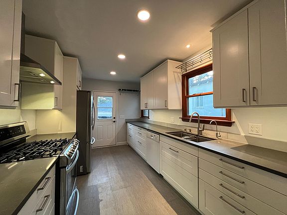 3rd image of 3342 Paraiso Way