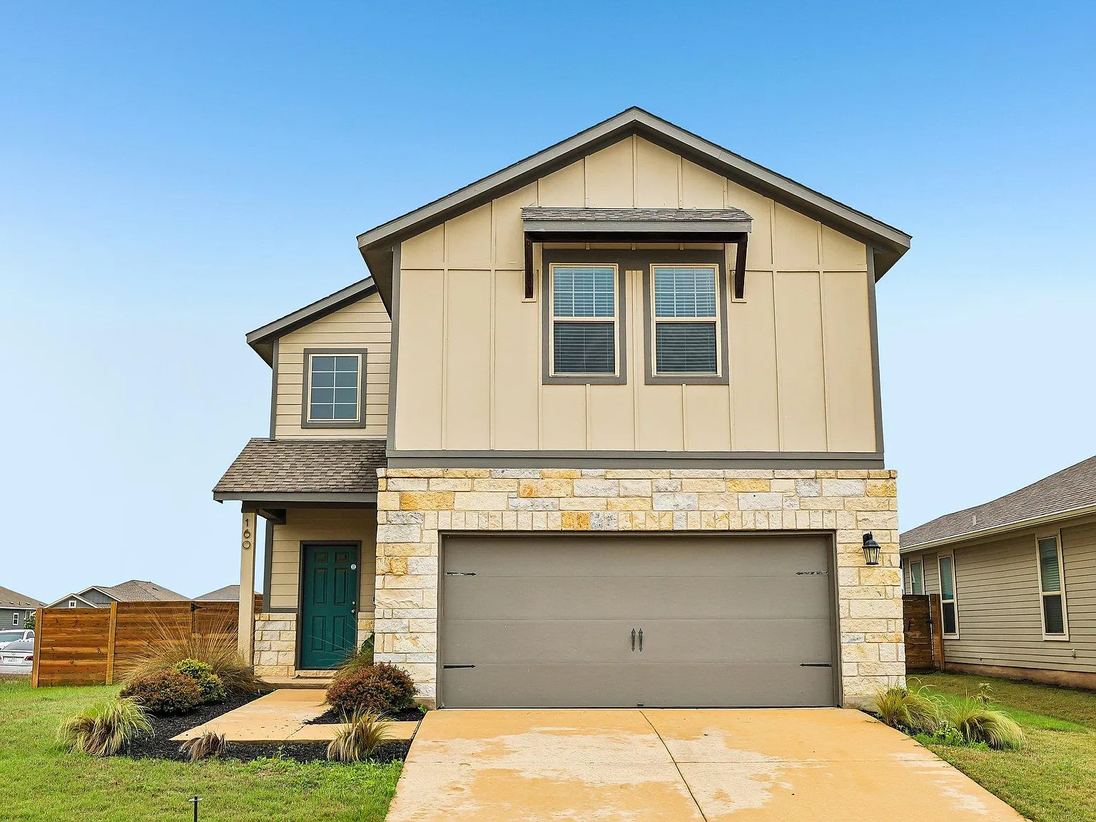 4 bed, 2.5 bath, 2250 sqft, $2,000 — Photo 3
