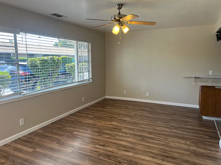 410 Lawton St #9 — Photo 2