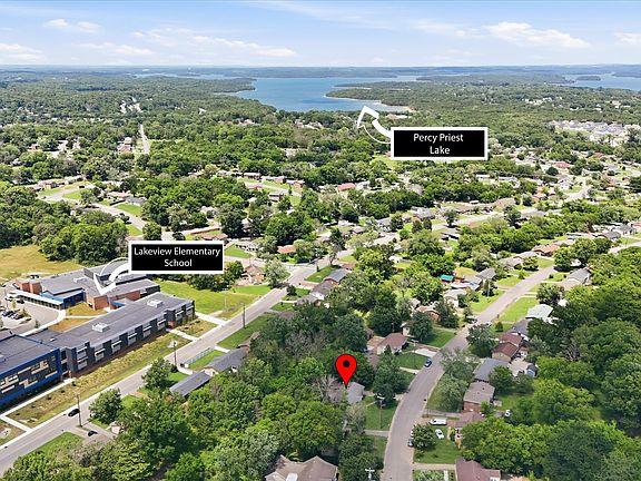 4th image of 413 Clearwater Dr