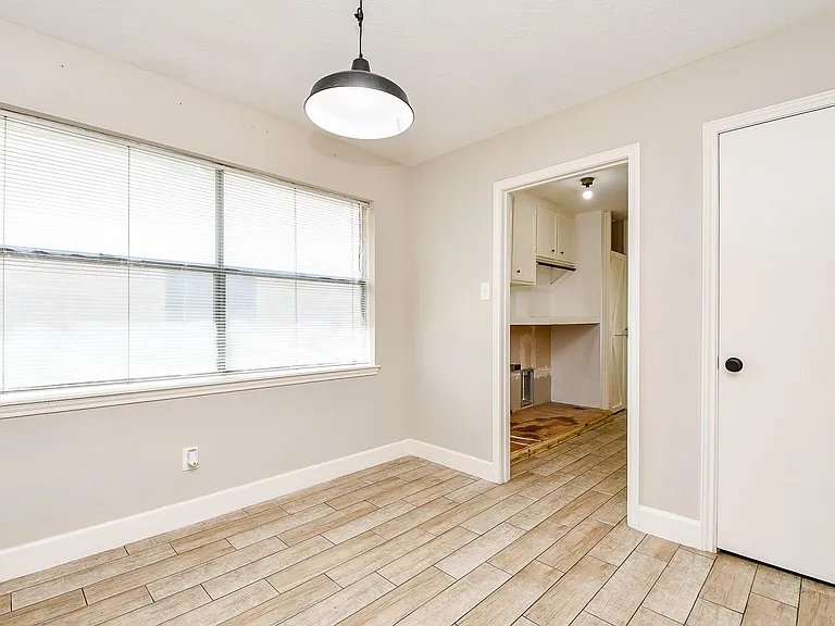 2803 Green Fields Dr — Photo 6