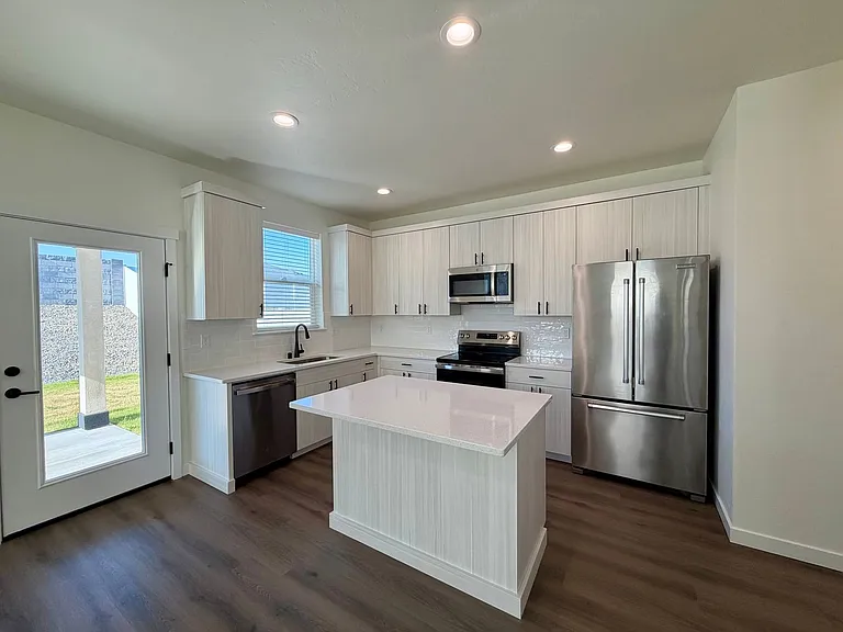 3495 Stardust St — Photo 6