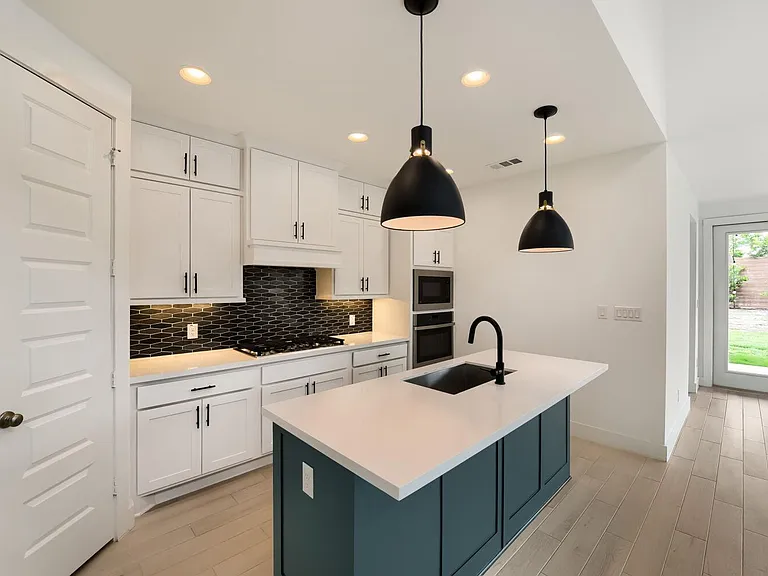 1505 Seeger Dr — Photo 7