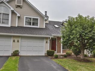 10 Scottcross Ln, Rochester, NY 14623