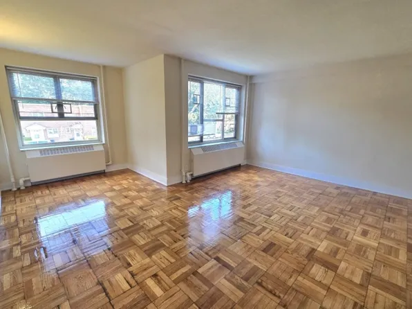 64-20 192nd St #B, Fresh Meadows, NY 11365