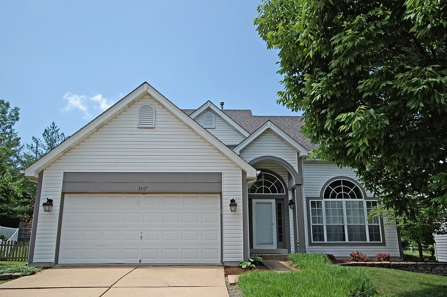 2507 Hickory Manor Dr photo 1