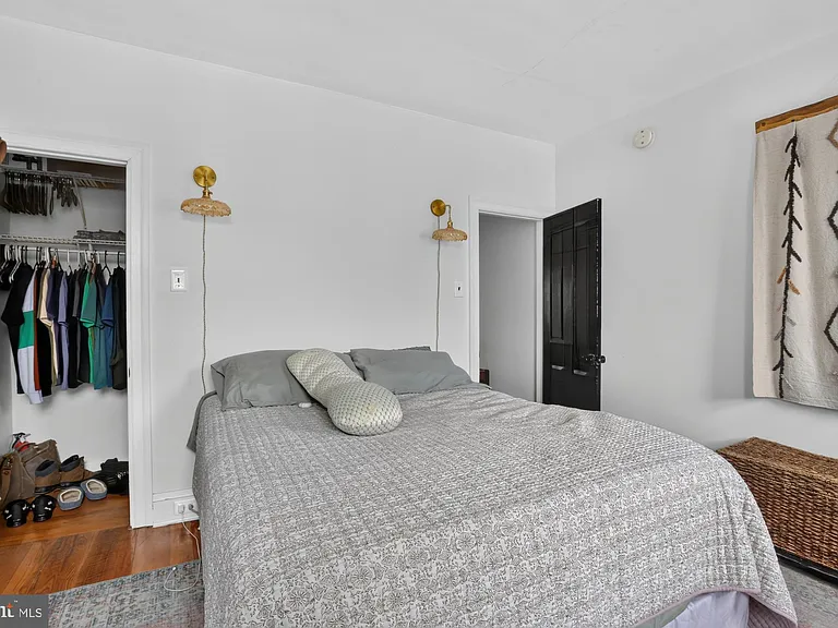 1123 E Eyre St — Photo 21