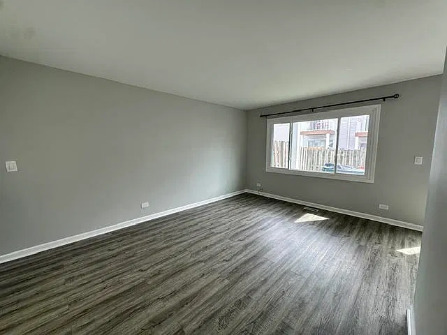 3 bed, 1.5 bath, 1100 sqft, $2,500 — Photo 2