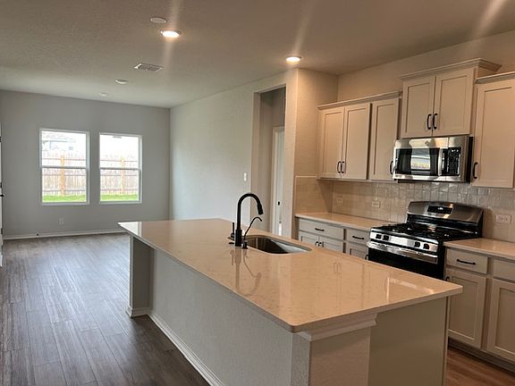 5th image of 105 Beveridge Rd