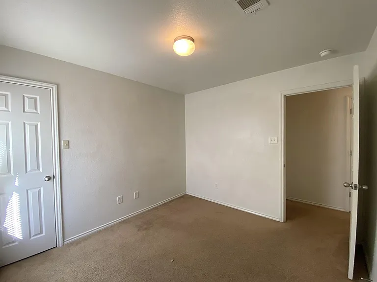 2912 Ashley Dr — Photo 6