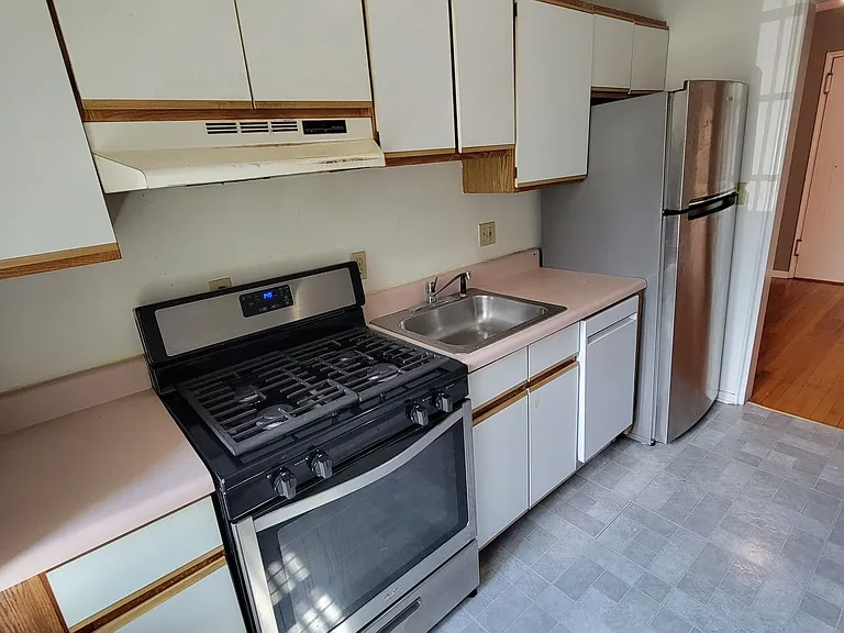 570 Whitney Ave #E1 — Photo 7